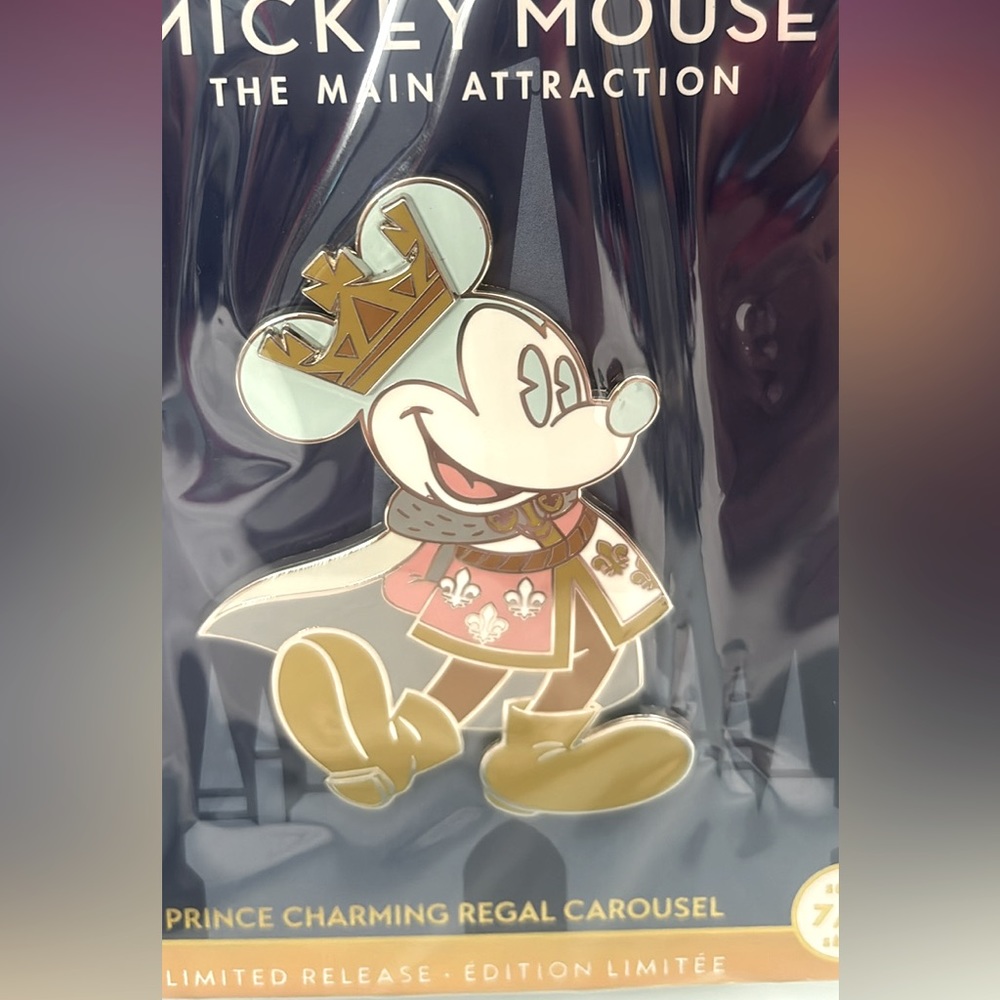 Mickey Mouse Pin edición limited . $20 each